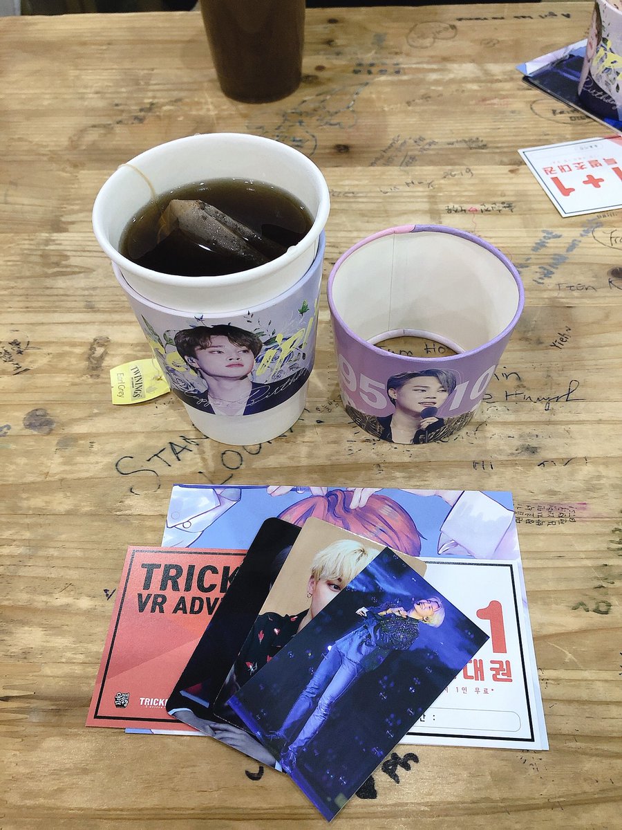 btsrm912_msk's tweet photo. <弘大エリア>
日本語できる店員さんもいた！
朝は少し冷えるのでホットに☕💭💕
最高でした🐥❤️
2019/10/13  ⑨件目
@NICKNAME_0613 님
#HappyJiminDay
#caFACE
#saheekoreaday https://t.co/d6W2yQDYeu