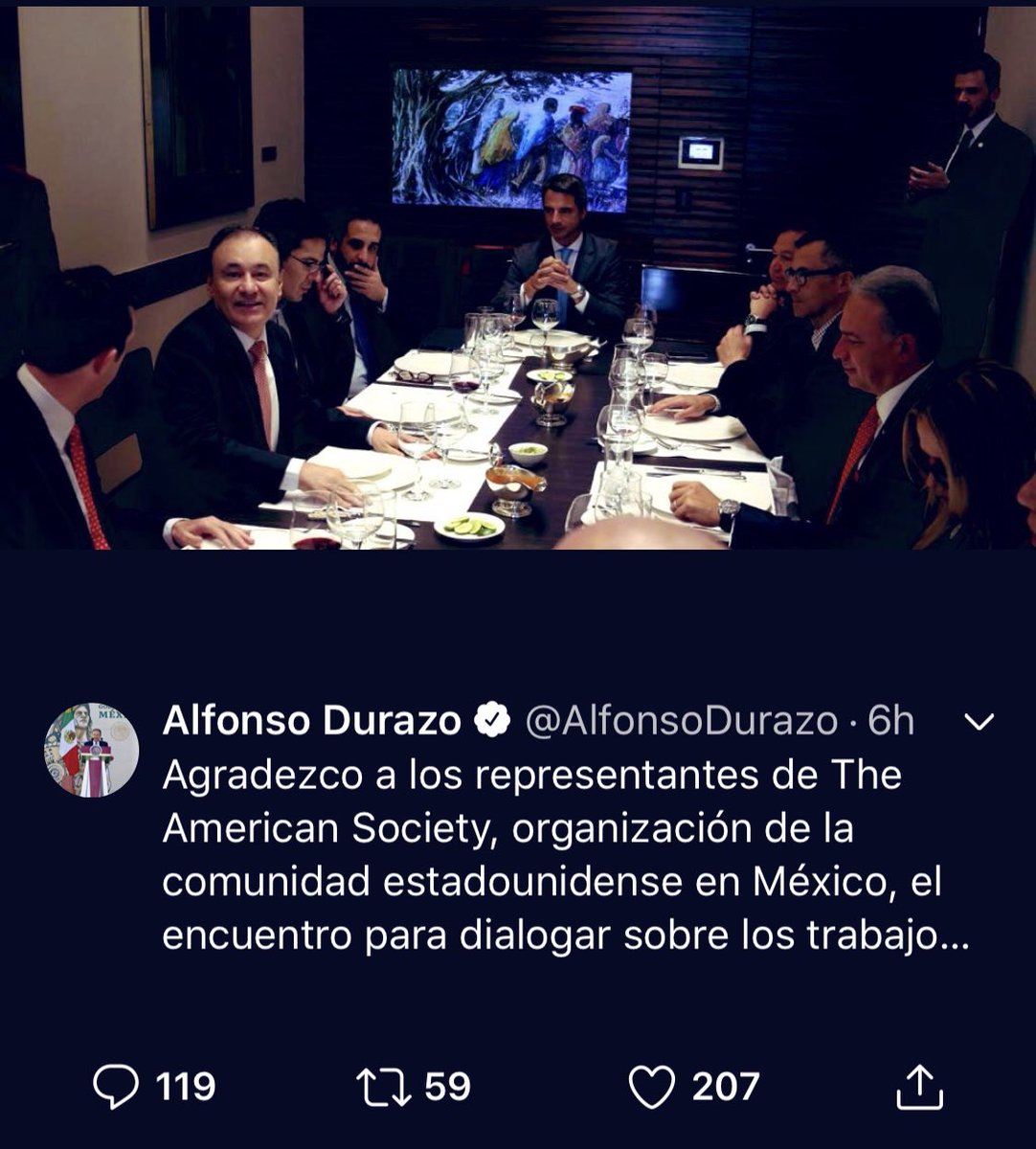 rcarbajal_t's tweet photo. Uno en un avión comercial, incomunicado. El otro, en una comida. Y la oposición, celebrando un cumpleaños. Eso es México. https://t.co/7Ha3cgnNwT