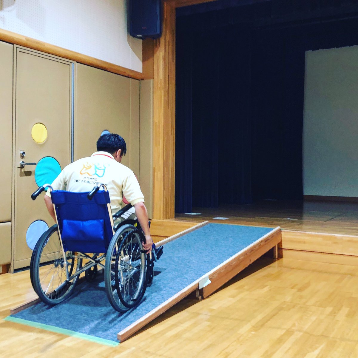 元気のもり 北九州市立 子育てふれあい交流プラザ 車いす 明後日10月日開催の日本を代表する車いす アスリート 洞ノ上浩太選手の講演会に向けて スロープがほぼ完成 なんと我々の理事長手作り 笑 あとはサンダーかけて微調整とか 講演会も 元気のもり 北九州市立 子育てふれあい交流プラザ 車いす 明後日10月日開催の日本を代表する車いす アスリート 洞ノ上浩太選手の講演会に向けて スロープがほぼ完成 なんと我々の理事長手作り 笑 あとはサンダーかけて微調整とか 講演会も