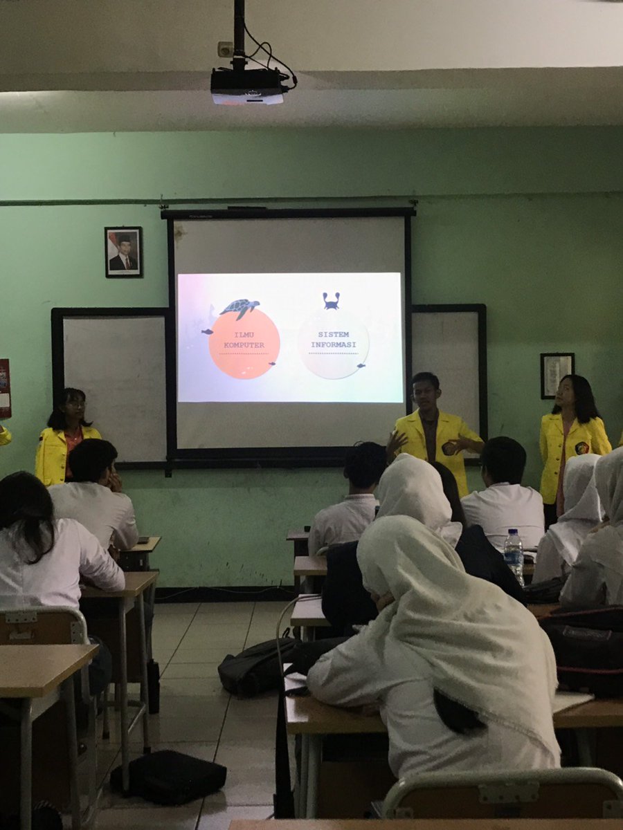 OHFasilkom's tweet photo. [LIVE REPORT📸]
Tim kami sedang mengunjungi SMAN 28 Jakarta, nih! Sampai ketemu di tanggal 2 November 2019 nanti, ya!!👋🏻
#DiveIntoIT https://t.co/4z4bNFf3kV