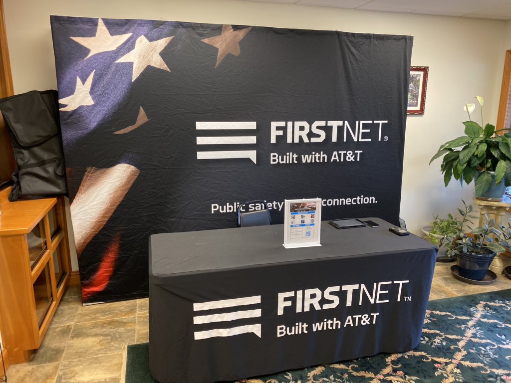 aaronjohnson256's tweet photo. G.O.H.S  Event tonight In White, Georgia. Several different agencies were represented with about 60+ officers in attendance. Thank you for allowing me to speak to you all about the first responder network! @FirstNet @marvymoore @NitaraMurray @gsc_cbg @gohsgeorgia https://t.co/FWimM0S8To