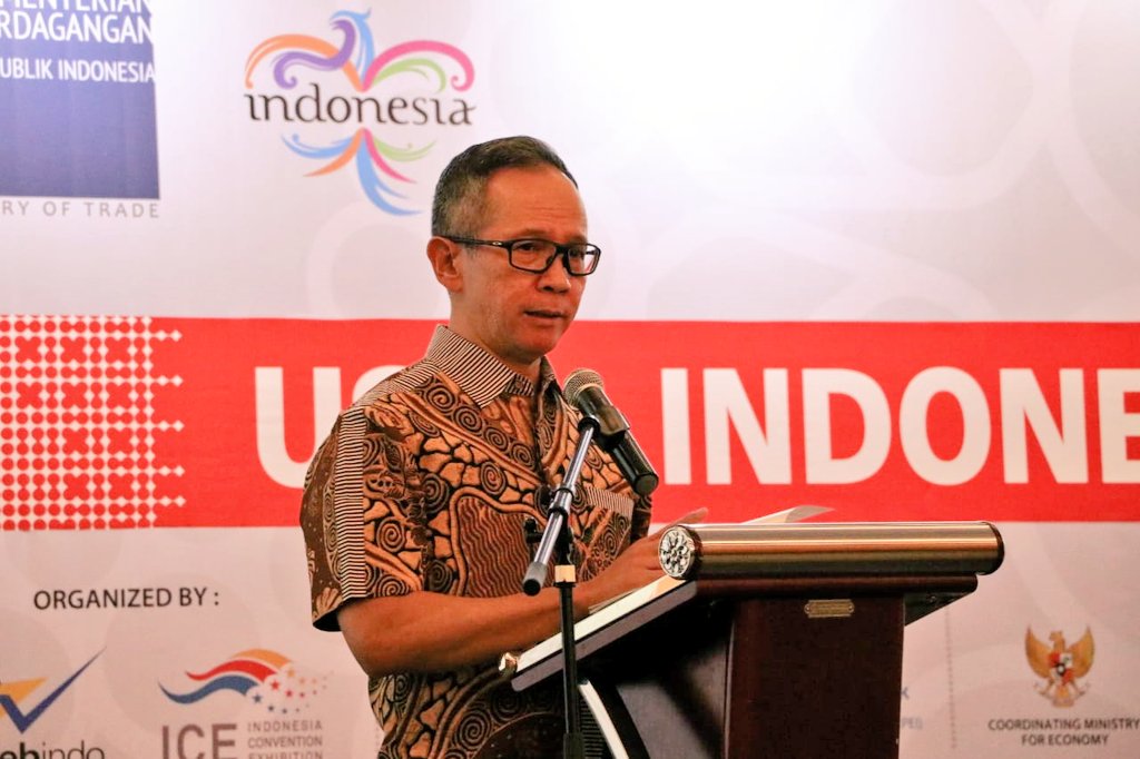 Direktorat Amerika I - Kemlu RI (@ditamerika1) on Twitter photo Kicking off the #IndoUSRDF2019 with keynote speech by Indonesian Ambassador to the US, H.E. Mahendra Siregar. Theme of the day: Increasing two-way trade between Indonesia and the US! #IndonesiaUSA70th
#rintiskemajuan
#inidiplomasi
<a href="/infoamerop/">Amerop_Kemlu RI</a> <a href="/Kemlu_RI/">MoFA Indonesia</a> <a href="/KBRIWashDC/">Indonesian Embassy DC</a> Kicking off the #IndoUSRDF2019 with keynote speech by Indonesian Ambassador to the US, H.E. Mahendra Siregar. Theme of the day: Increasing two-way trade between Indonesia and the US! #IndonesiaUSA70th
#rintiskemajuan
#inidiplomasi
<a href="/infoamerop/">Amerop_Kemlu RI</a> <a href="/Kemlu_RI/">MoFA Indonesia</a> <a href="/KBRIWashDC/">Indonesian Embassy DC</a>