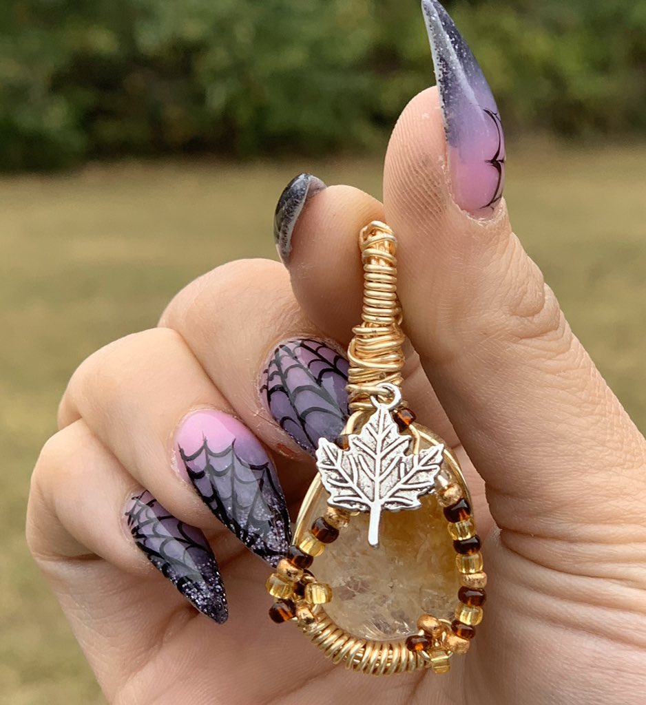 megaiiin's tweet photo. Here’s some recent art I’ve been working stupid hard on but I truly am in love with these #handwrapped #wiredwrapped #handmade #art  #wirewrappedcrystals #crystals #goodvibes https://t.co/gxHPfvwim3