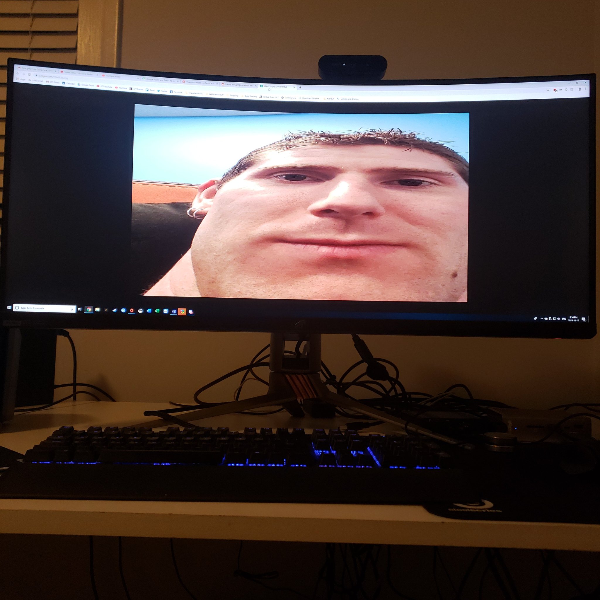 Linus Tech Tips On Twitter Just Found This On Reddit Is It My New Wallpaper