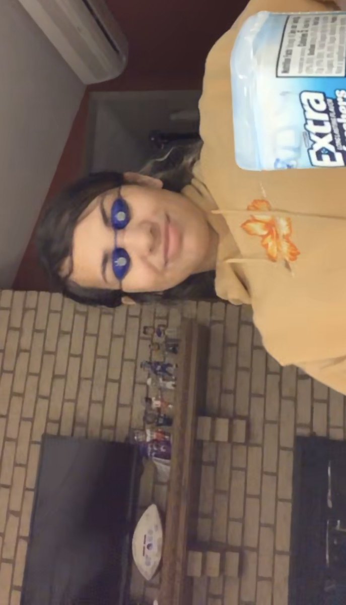 Kacy just said she wouldnt be my friend if i had lice...but walks around like this