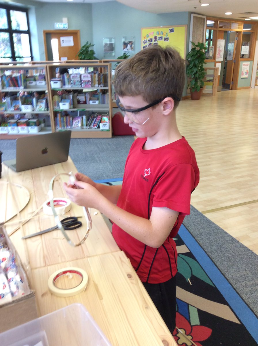 CDNISJrLibrary's tweet photo. Fashion architecture is getting more complex as G5 works with bamboo. #cdnisls #cdnishk_jrlibrary https://t.co/9hpB07ll9b