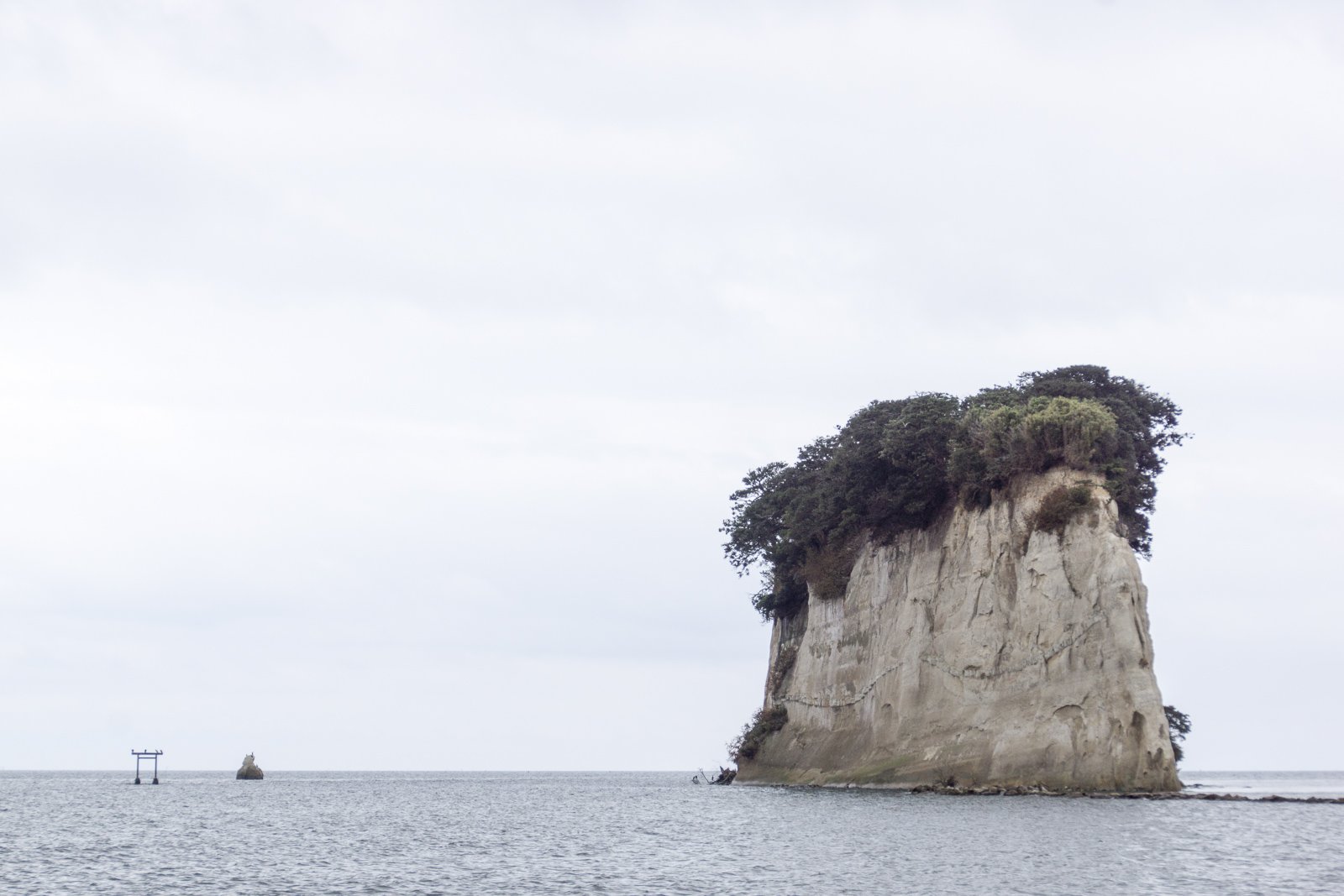 Tadit 写真に残してました 見附島も崩落してそう 18年8月 島が消えた 台風の高波で削られたか 能登半島 Nhkニュース T Co Hhr2bor6h4 T Co Ekbclb2rdh Twitter