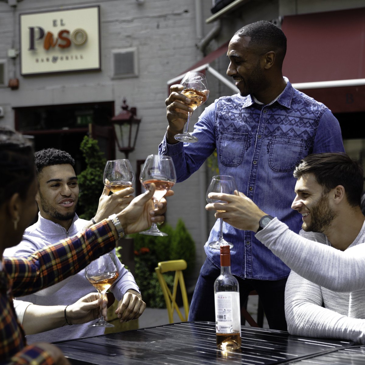 Raise a glass to the weekend!🍷

Join us at El Paso and enjoy some tasty Mexican and Latin American Street Food &amp; drinks.
-
#elpaso #latinamerican #mexican #streetfood #bar #margarita #grill #newcastle #jesmond