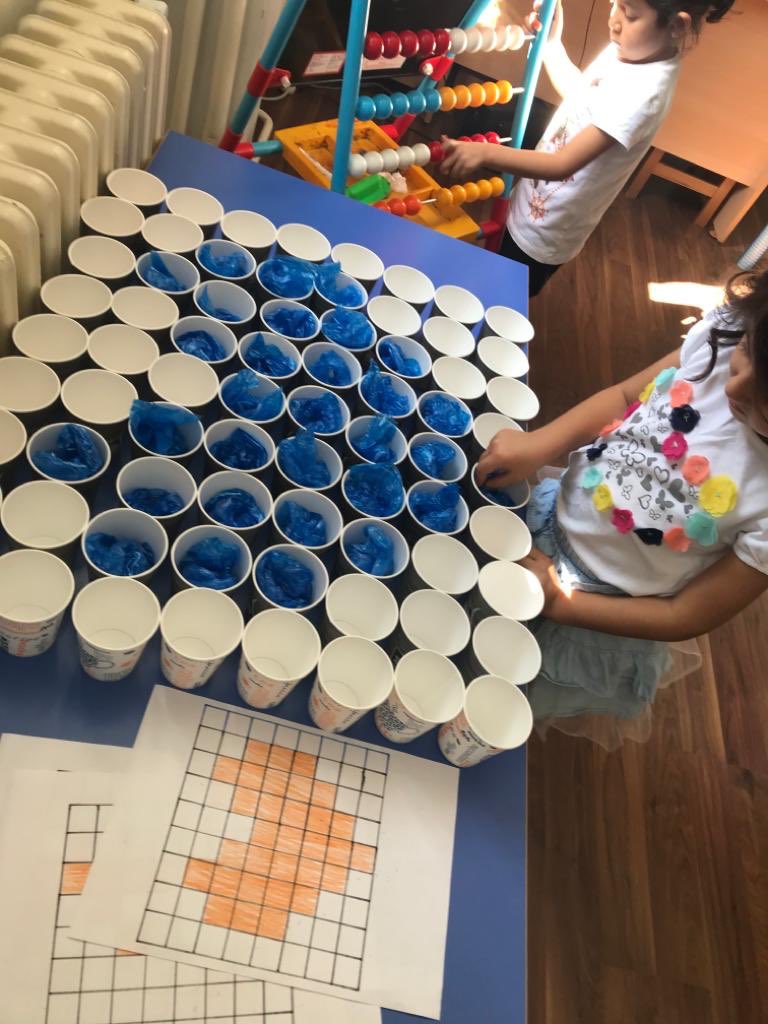 ItoGuclu's tweet image. Anasınıfı bardakla kodlama etkinliği.#codeWeekEU #codeWeekTurkey @MersinMEM @MersinMEMArGe @AdemKoca46 @BaykalBasdemir @MezitliMEM @EgitimHerYerde @meb_ailesi2023