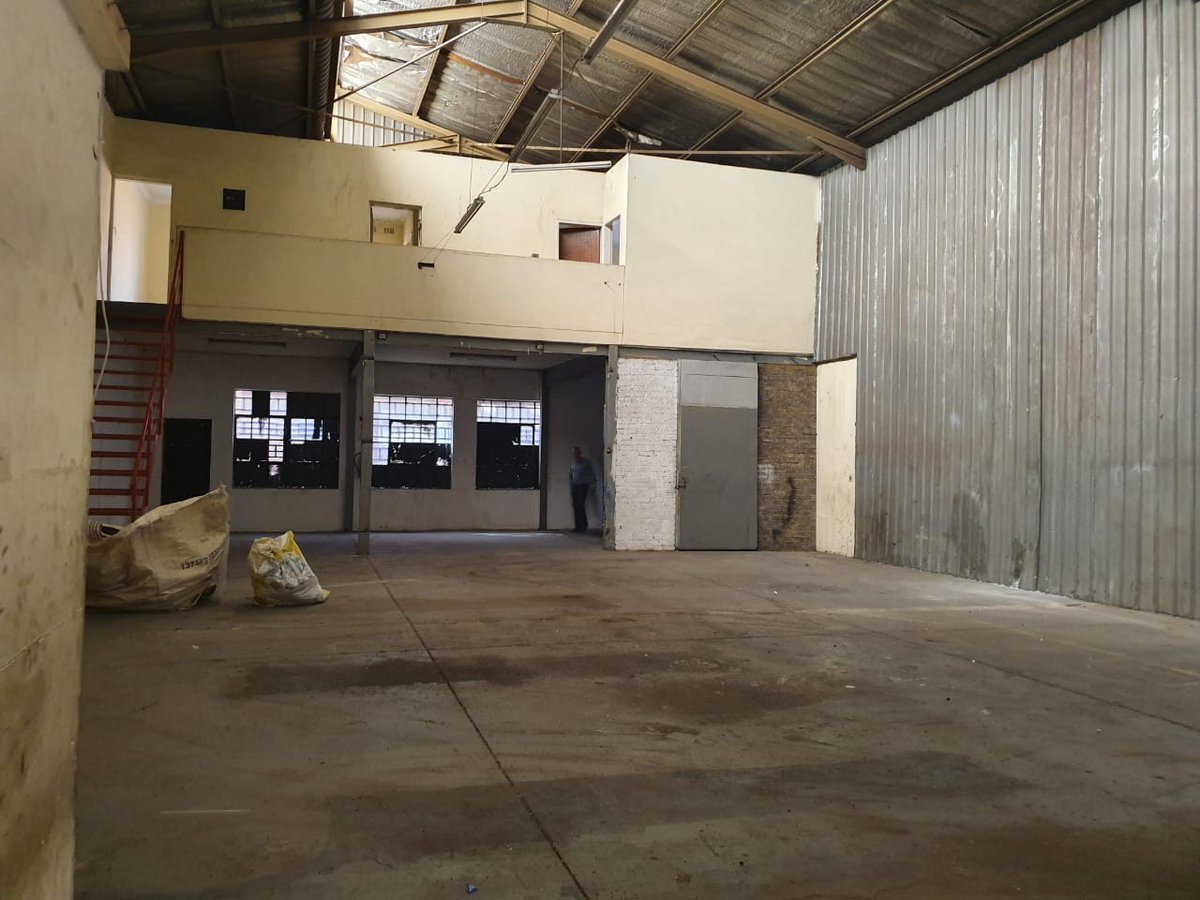 TargetReal's tweet image. STORMILL – MINI FACTORY UNITS TO LET (West Rand just off Main Reef Road)
Ground floor industrial units measuring between 350 sqm and 470 sqm
Ablutions
Change rooms
Occupation by negotiation
Rentals from R 35-00 per sqm (exclusive)
Contact Howard on 083 640-3658 or 011 440-7373