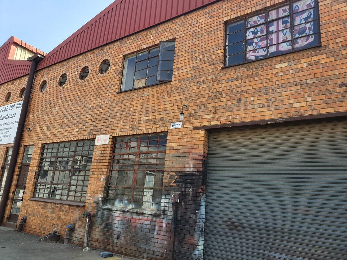 TargetReal's tweet image. STORMILL – MINI FACTORY UNITS TO LET (West Rand just off Main Reef Road)
Ground floor industrial units measuring between 350 sqm and 470 sqm
Ablutions
Change rooms
Occupation by negotiation
Rentals from R 35-00 per sqm (exclusive)
Contact Howard on 083 640-3658 or 011 440-7373