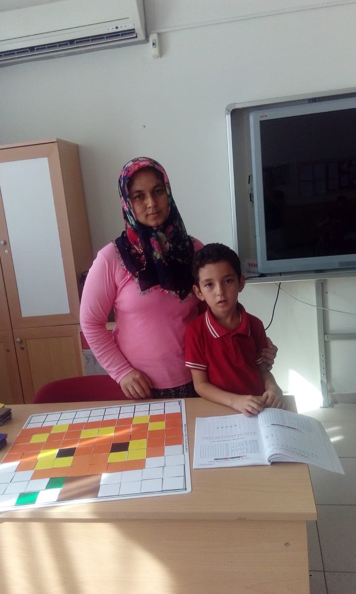 ItoGuclu's tweet image. 2.sınıf anneler ve çocukları kodluyor. #codeWeekEU #codeWeekTurkey #codeWeekMersin @MersinMEM @MersinMEMArGe @AdemKoca46 @BaykalBasdemir @MezitliMEM @EgitimHerYerde @meb_ailesi2023