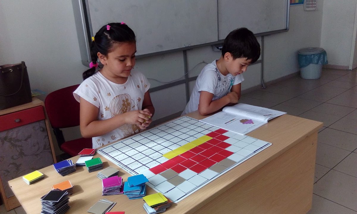 ItoGuclu's tweet image. 2.sınıf anneler ve çocukları kodluyor. #codeWeekEU #codeWeekTurkey #codeWeekMersin @MersinMEM @MersinMEMArGe @AdemKoca46 @BaykalBasdemir @MezitliMEM @EgitimHerYerde @meb_ailesi2023