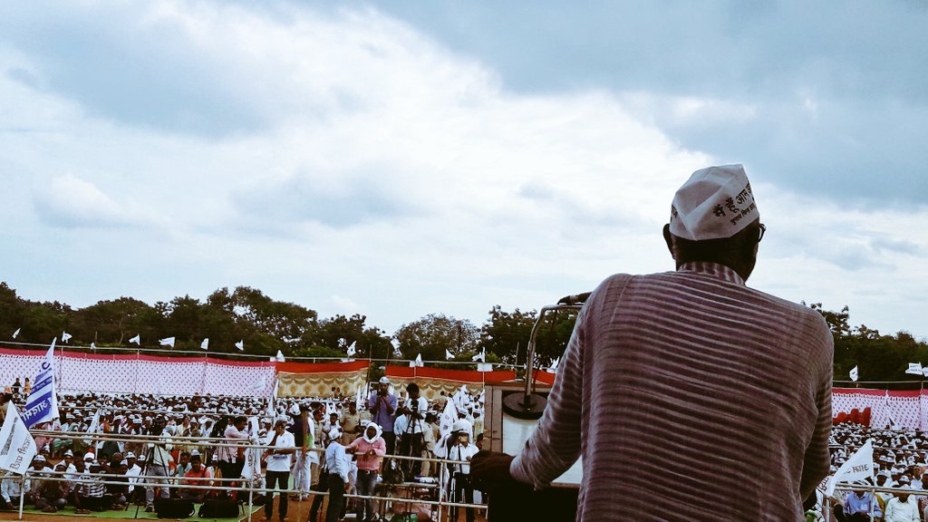 Paromita9270's tweet photo. महाराष्ट्रातील मराठी शाळा बंद करण्याचा घाट घातला जातोय. तर दुसरीकडे दिल्लीतील आम आदमी पार्टीचे सरकार महानगर पालिका शिक्षण सुधारण्यात येत आहे. हा फरक समजून घ्या ...
 रंगाजी राचुरे, प्रदेशाध्यक्ष 
#ब्रम्हपुरी #विधानसभा 
#महाराष्ट्रात_केजरीवाल
#Volunteer4AAPMaha #voteforparomita https://t.co/hPAwdYvJf0