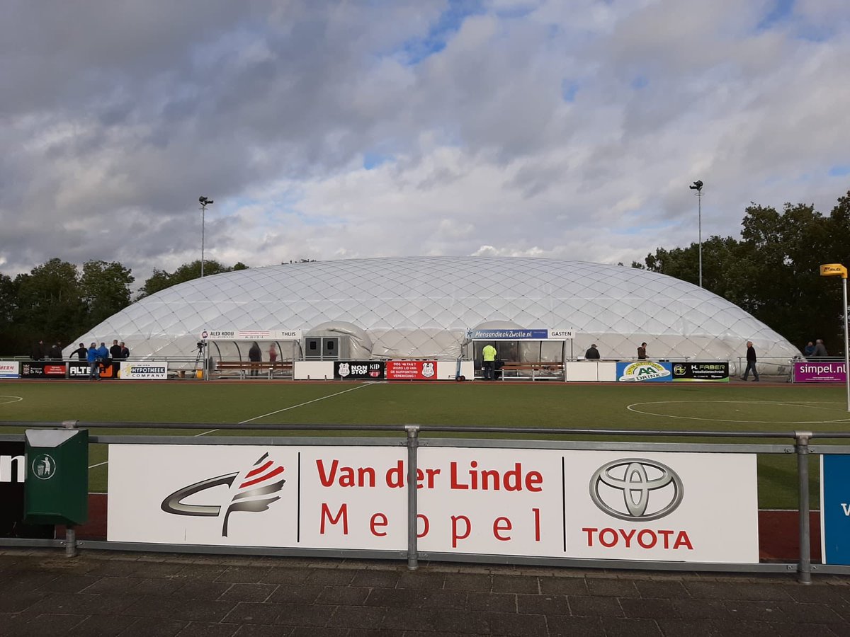 En hij staat!!

De Airdome op het sportveld van <a href="/DOS46/">DOS'46/VDK Groep</a> is vandaag geplaatst! #airdome #luchthal #airdomenijeveen