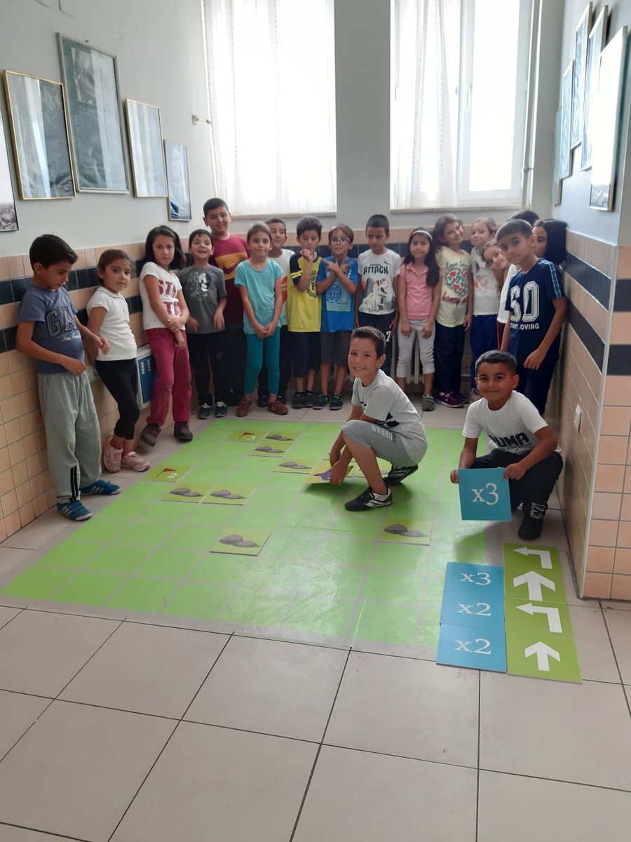 ItoGuclu's tweet image. 3/A sınıfı zemin üzerinde tosbaa kodlama.#codeWeekEU #codeWeekMersin #codeWeekTurkey @MersinMEM @MersinMEMArGe @AdemKoca46 @BaykalBasdemir @MezitliMEM @EgitimHerYerde @gelecekegitimde