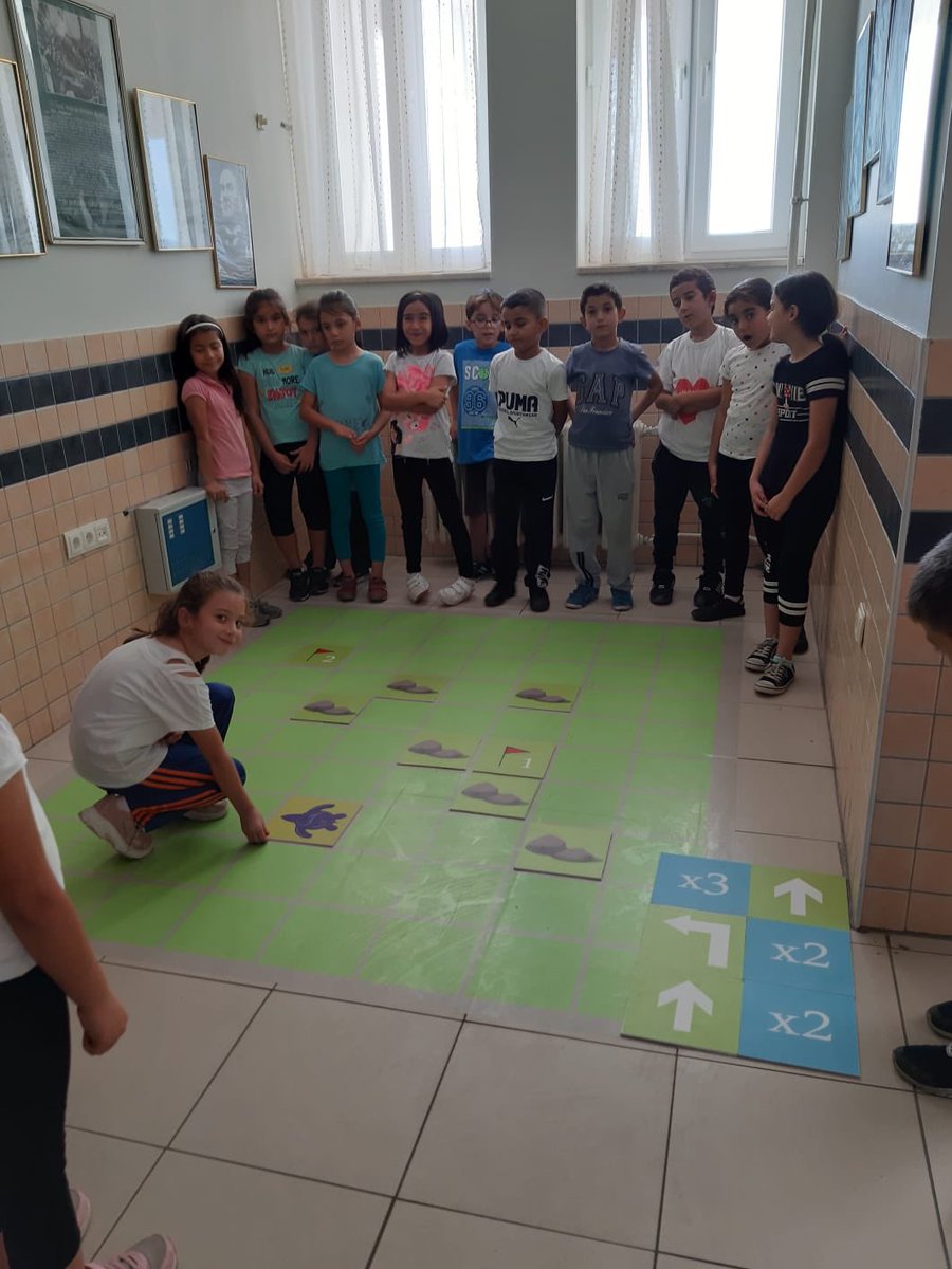 ItoGuclu's tweet image. 3/A sınıfı zemin üzerinde tosbaa kodlama.#codeWeekEU #codeWeekMersin #codeWeekTurkey @MersinMEM @MersinMEMArGe @AdemKoca46 @BaykalBasdemir @MezitliMEM @EgitimHerYerde @gelecekegitimde