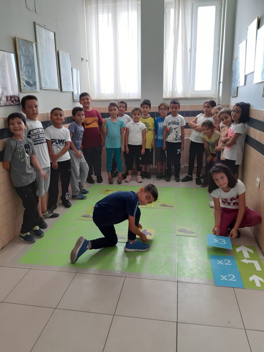 ItoGuclu's tweet image. 3/A sınıfı zemin üzerinde tosbaa kodlama.#codeWeekEU #codeWeekMersin #codeWeekTurkey @MersinMEM @MersinMEMArGe @AdemKoca46 @BaykalBasdemir @MezitliMEM @EgitimHerYerde @gelecekegitimde