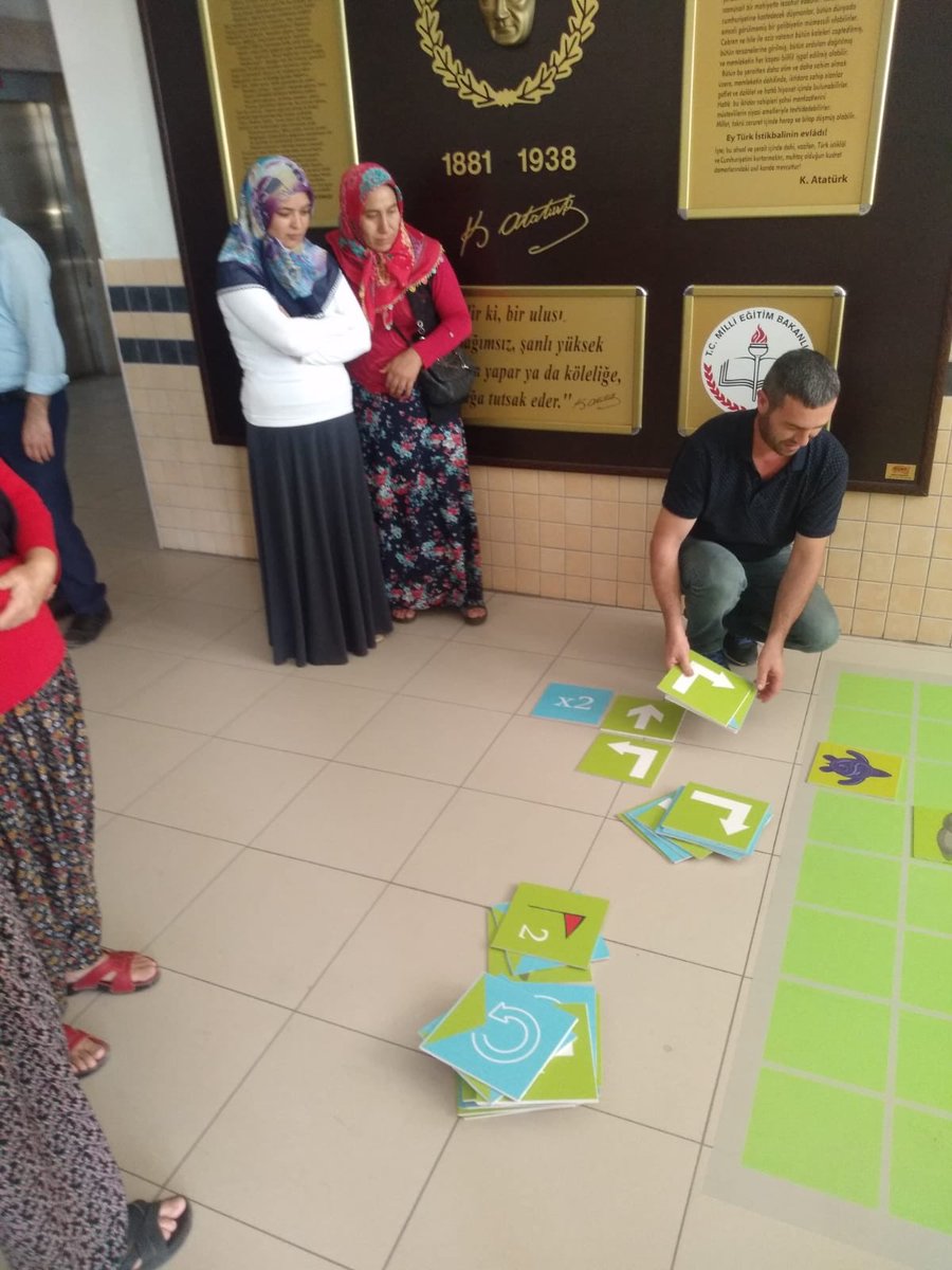 ItoGuclu's tweet image. Anneler babalar kodluyor..#codeWeekEU #codeWeekMersin #codeWeekTurkey @MersinMEM @MezitliMEM @AdemKoca46 @BaykalBasdemir @EgitimHerYerde @gelecekegitimde