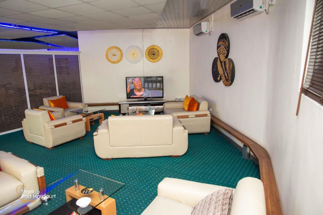 startupphweek's tweet photo. Second day of our Pre-Conference Innovation Tour and we visited Farah Coffee Lounge at 37a Aba Road, Port Harcourt. The Tour is to celebrate spaces that add value to Port Harcourt's digital and creative economy.

#Oil2Tech #TheFutureIsTech #StartupPortHarcourt https://t.co/pjv0cSRP36