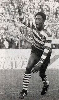 Nbraimundo's tweet image. Tão pequenino que eu era e perguntava quem era aquele jogador no relvado . Dia triste