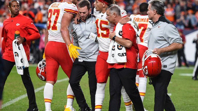 Chiefs get Andy Reid his 200th win, but Patrick Mahomes exits early with knee injury. 
's early game story.