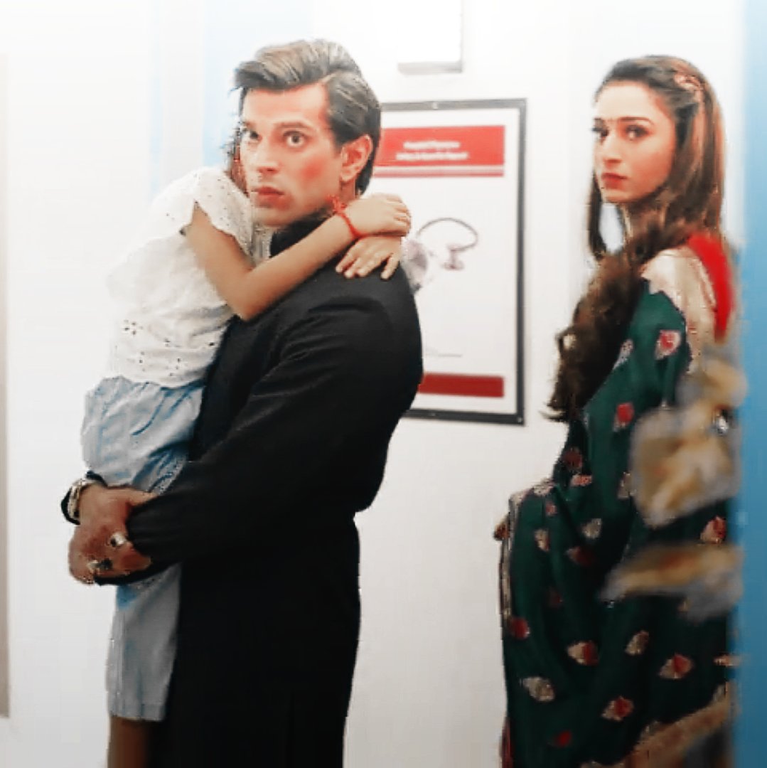 NehaS_23's tweet photo. Mere bajju ki cute little Family โค๐ . They robbed us so badly ๐
PS - Plz @Iamksgofficial do come back. We really wanted to see this family again. #KasautiiZindagiiKay #KaranSinghGrover #EricaFernandas . https://t.co/BYgTrCS37H