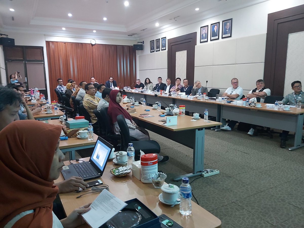 BF_Indonesie's tweet photo. Business France and French Delegation in Sugar Industry #codetec would like to warmly thank Bapak Aris Toharisman, Operation Director of @PTPN_X for his support and for interesting discussion on technical parralel session in order to increase the sugar production https://t.co/LrS4yndvK7