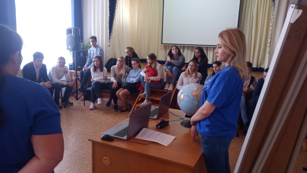 На базе центра Точка Роста совместно с Региональным модельным центром дополнительного образования прошло мероприятие по профориентации с учениками выпускных классов