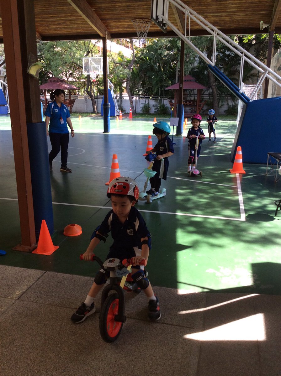 BrightonVibha's tweet photo. Woohoo! We are having so much fun! 🛴🚲 #amberclass #bringyourbiketoschool #funfunfun #sisbangkok https://t.co/QVxfE3N4cE