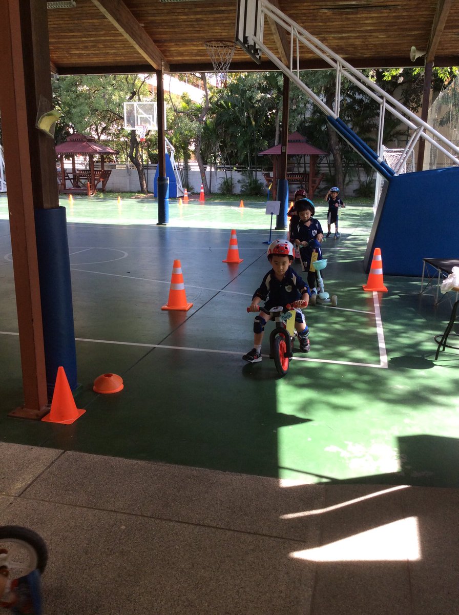 BrightonVibha's tweet photo. Woohoo! We are having so much fun! 🛴🚲 #amberclass #bringyourbiketoschool #funfunfun #sisbangkok https://t.co/QVxfE3N4cE