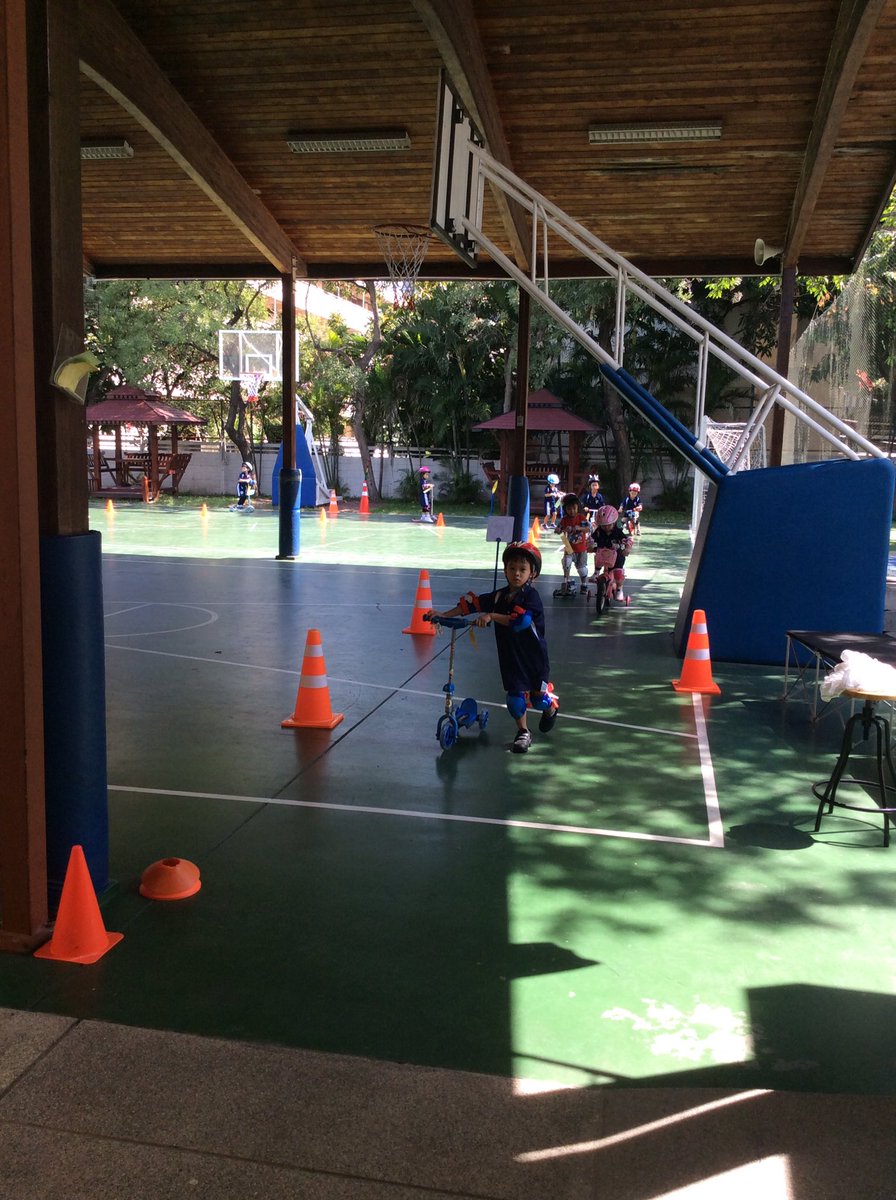 BrightonVibha's tweet photo. Woohoo! We are having so much fun! 🛴🚲 #amberclass #bringyourbiketoschool #funfunfun #sisbangkok https://t.co/QVxfE3N4cE