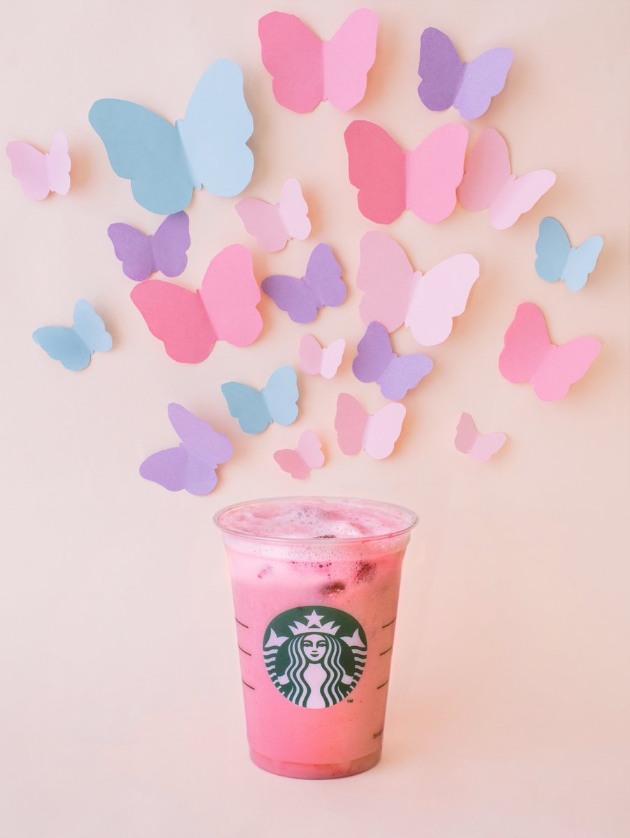 starbucks_es's tweet photo. Con motivo del #DiaMundialCancerMama hemos creado una bebida solidaria, del 18 al 25 de octubre pide a tu barista el #BerryDrink, una bebida fuera de carta de bebida de coco, hibiscus y frambuesas. Todo el beneficio recaudado durante esta semana lo donaremos a la @aecc_es https://t.co/h417xvESZj