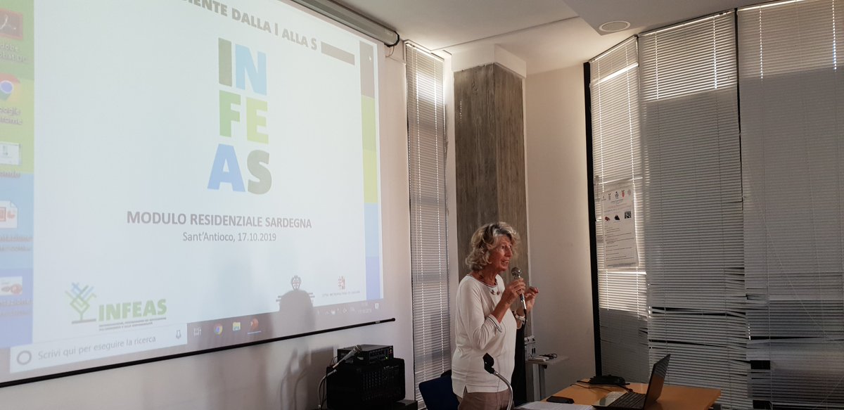 Infeas1's tweet photo. Modulo residenziale della Rete Infeas. La docente Beba Restelli illustra la metodologia didattica di Bruno Munari. Un museo fatto dai bambini per gli adulti, un'idea dell'artista e didatta. 🌿☘️🍀🌿🌿
#infeas #formazione #ambiente #educazione #educazioneambientale #informazione https://t.co/syQj0ptqN8