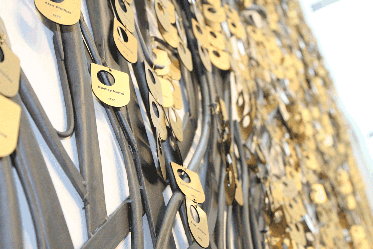 OpenUniversity's tweet photo. The Tree of Learning sculpture is now fully grown! 🌳

Complete with 7,000 shields from our generous alumni, who have donated enough to fund 15 carer scholarships! 💙

Find out more: https://t.co/Bt5ZgZod5I 

#OU50 #OUFamily https://t.co/yCnsnwh0Fs