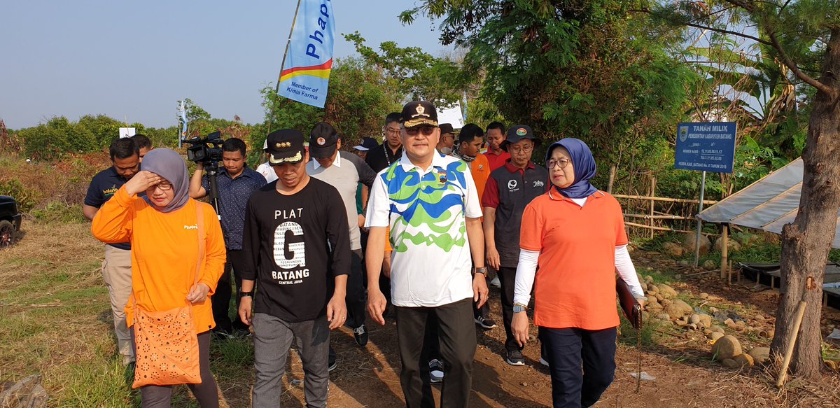 dlhkprovjateng's tweet photo. Salam Lestari.
Pagi tadi telah diadakan Acara Gerakan Penanaman Mangrove Untuk Pemulihan Ekosistem Pesisir di sekitaran pantai Sicepit, Kab. Batang.

@ganjarpranowo @tahuramangkune1 @SriPuryono1 @humasjateng @TeguhDP22 @pemkabbatang https://t.co/6hYJyBaXSK