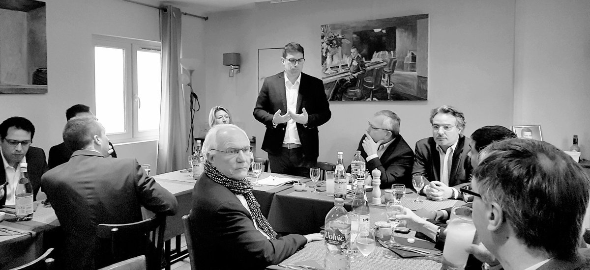Un moment privilégié avec @VincentJEANBRUN dans le cadre des déjeuners du <a href="/ClubGrandParis/">Club des Entreprises du Grand Paris</a>. Concept très intéressant des "Hubs" du #Grandparis : pôles de #mobilité, de services, d'#attractivité <a href="/ClemForestier/">Clément FORESTIER</a> <a href="/ForumGrandParis/">Forum métropolitain du Grand Paris</a>  <a href="/RepIDF/">Les Républicains Île-de-France</a> <a href="/Jacques_Godron/">Jacques Godron</a> <a href="/PavillonArsenal/">PAVILLON ARSENAL</a> <a href="/iledefrance/">Région Île-de-France</a>