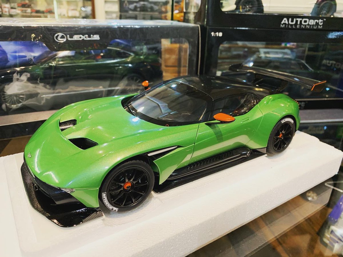 littlelegard's tweet image. 本日の入荷です♪
オートアートのハコスカレーシング。こちらはダイキャストのフル開閉です😊
ミニチャンプスの白箱は限定500台です。海外からの直輸入品です。
お早めに‼️

#autoartmodels #minichamps #オートアート#ミニチャンプス
#ミニカーショップリトルレガード