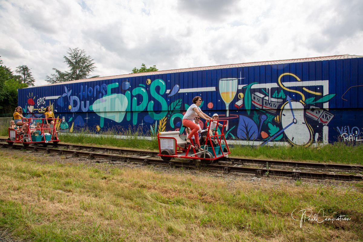 Exceptionnellement le #velorail à #nogaro sera ouvert ce week-end uniquement #dimanche matin avec 1 départ à 10h30. A partir du 21/10 et jusqu'au 3/11, ouvert tous les jours avec 1 départ/jour à 14h30. Réservez au 06 82 05 61 40 ou sur cutt.ly/UedUP3Q #Vacances #gers 🚴‍♀️👨‍👩‍👧‍👧