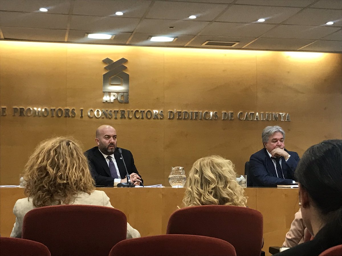 IneditBCN's tweet photo. @walid_moussa Presidente Mundial de @FIABCI nos explica cómo el gran trabajo de la asociación beneficia al sector Inmobiliario y a todos sus miembros. https://t.co/DnXwJ3re7d