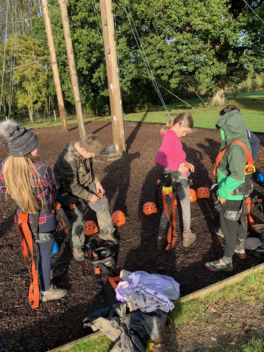 PE_Wainscott's tweet photo. Group B starting the morning off with high all aboard! @RoDavies71 @MrsRYear6 @RoseCallaway3 @hughgreenwood @WainscottSchool https://t.co/Y2uyKrmDSl
