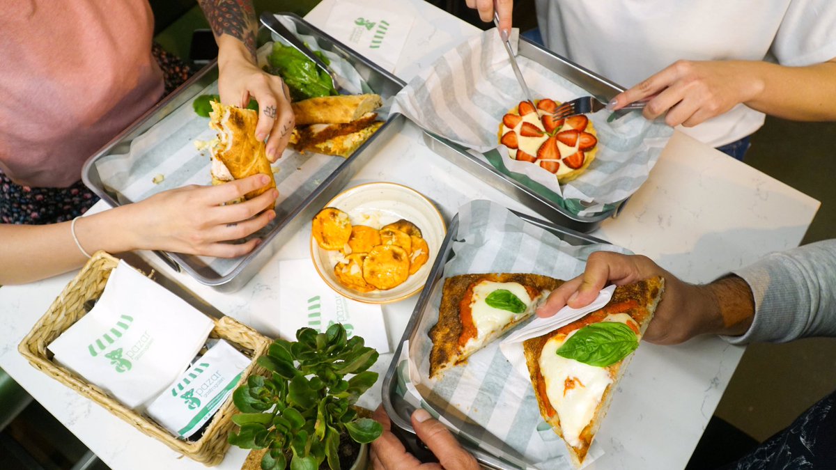 Sabah, öğlen ve akşam yemeklerinde arkadaşlarla toplanmak için #PazarGastrogaleri ‘de buluşuyoruz.
🐨#Brunch #Lunch #Dinner #PazarGastrogaleri #WhereSundaysNeverEndAndMondaysNeverHappen #Pazar #Gastrogaleri #GastroArt #istanbullife #EnİyiMekanlar #İstanbul #Kadıköy #Moda