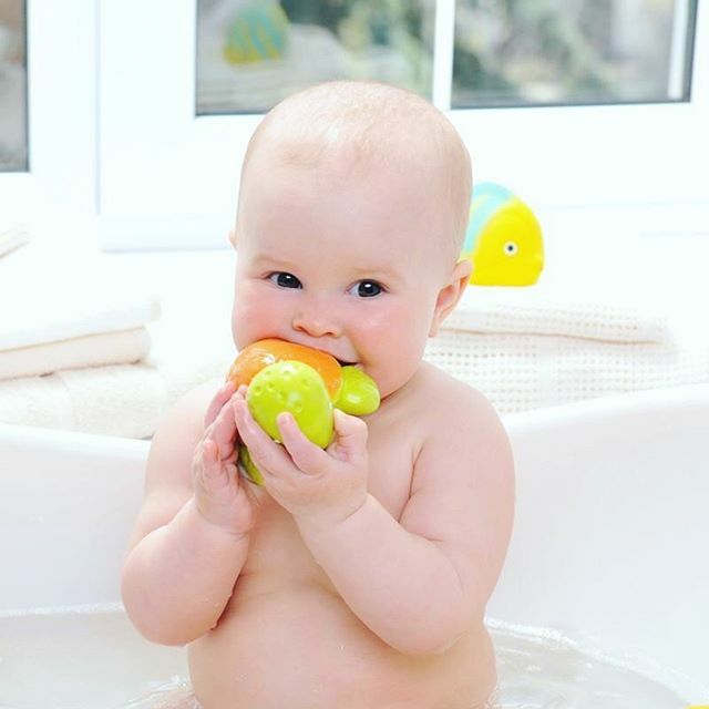 Who needs a rubber duckie when you can have a hermetically sealed, natural rubber bath turtle instead?!⁠⠀
⁠⠀
hugsforkids.com.au/products/mele-…⁠⠀
⁠⠀
⁠⠀
#hugsforkids #aworldofwonder #babyshop #mumofgirls #parenting101 #kidsforr… ift.tt/31skKUI