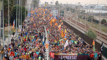 rogertorrent's tweet photo. Espectacular les imatges que estan deixant les #MarxesXLlibertat. Riuades de gent entrant a Barcelona massivament, cívicament i pacíficament per denunciar una sentència injusta i aberrant. https://t.co/GET7yGZ73a