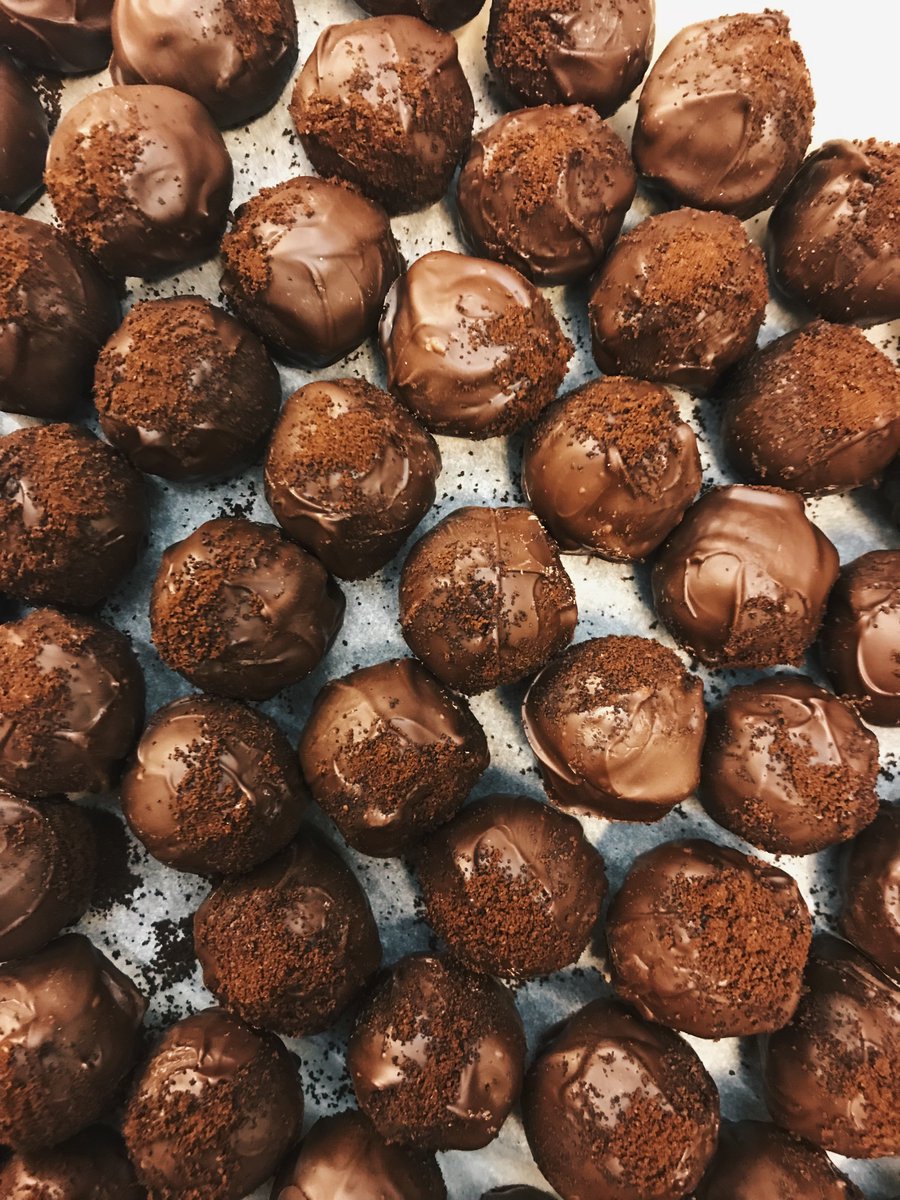 Our Swindon clients are in for a treat next week. Free chocolate truffle tasting and delicious confectioneries on offer! Now Mondays don't seem that bad, eh? #FigOfficesSwindon <a href="/TValleyChamber/">ThamesValleyChamber</a>