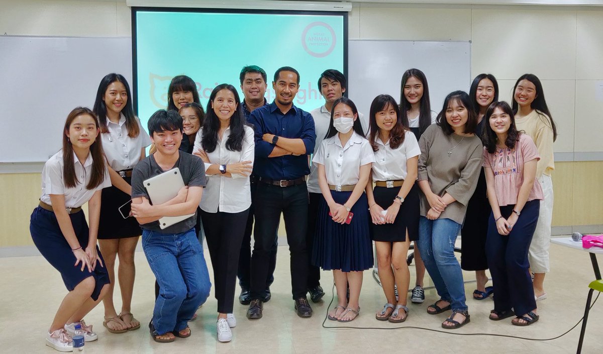 loong_dee's tweet photo. เกือบ 20 ปีที่แล้ว เคยอยากเป็นนักศึกษานิเทศน์จุฬาฯมาก แต่โชคชะตาก็ขีดให้ได้เรียนอย่างอื่นแทน ไม่เป็นไรเลย เพราะวันนี้ได้กลับมาที่นี่ได้ในฐานะที่ต่างออกไป :) #sweetdestiny https://t.co/IyI7r6k98h