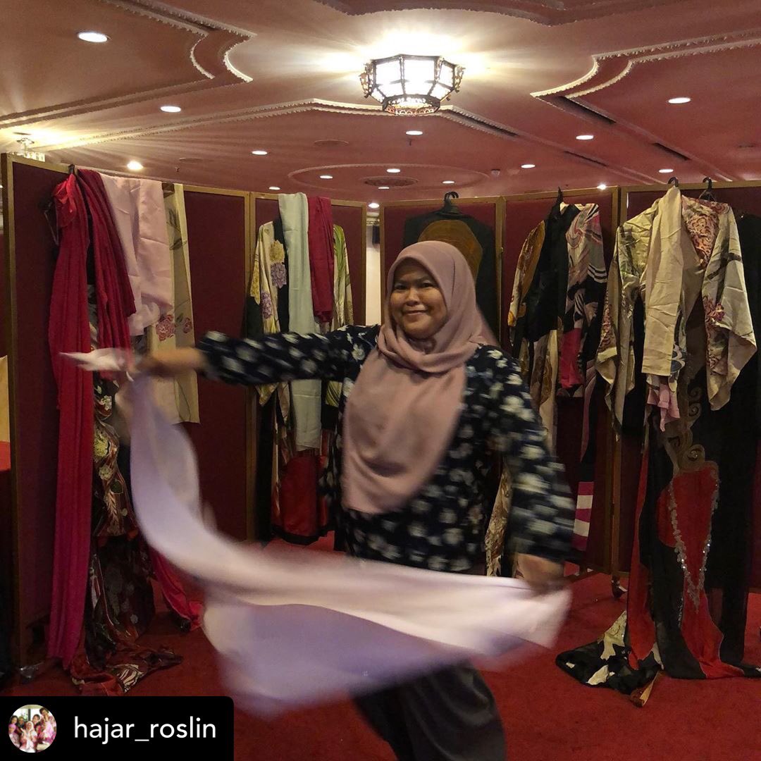 hajarosekl's tweet photo. Posted @withrepost • @hajar_roslin Having a little fun with Hajarose Exclusive Tudungs...@hajarosekl

#hajarose #hajarosekl #internationalipohfashionweek #iifw https://t.co/evurBIT2Qe