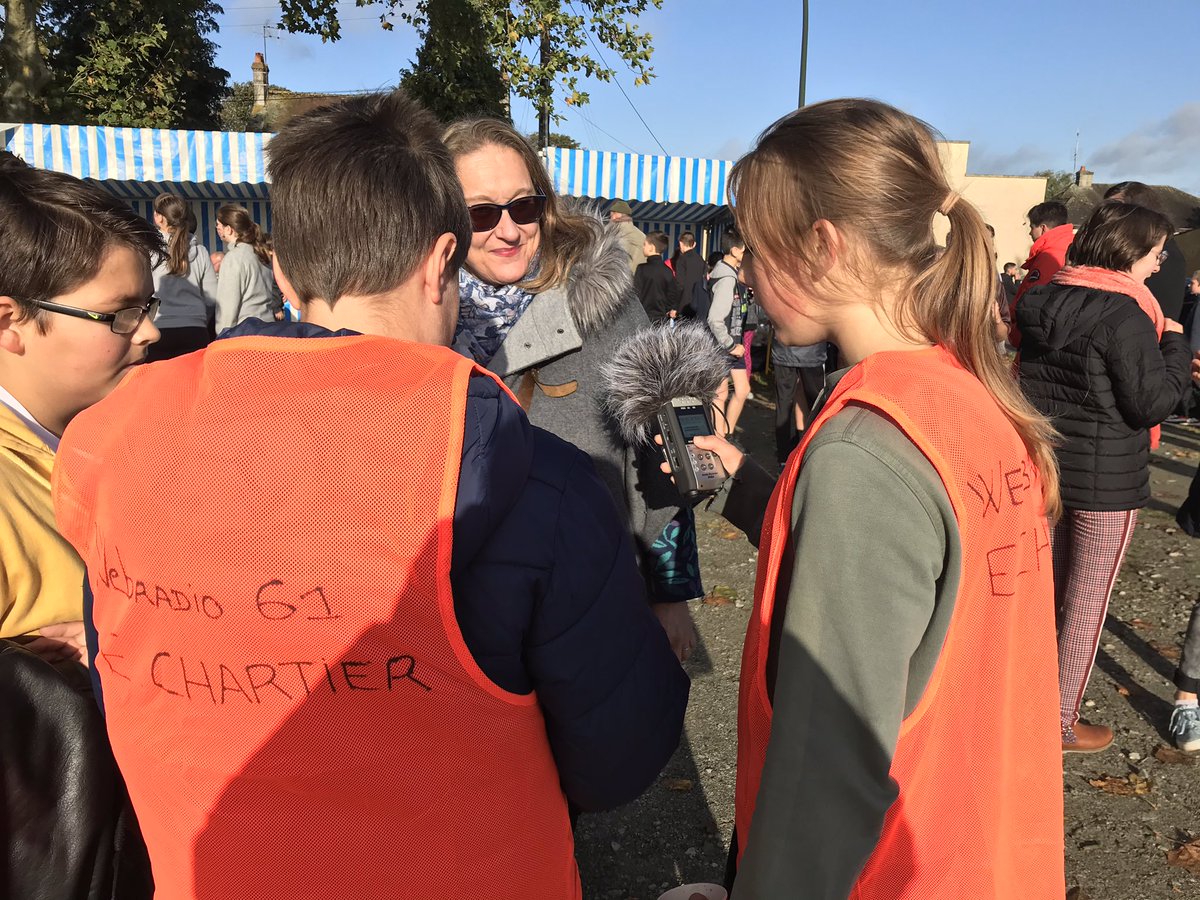 Le cross du collège, c’est également l’occasion des premières interviews de la web radio du <a href="/CollegeChartier/">Collège Emile Chartier</a> 🎤!