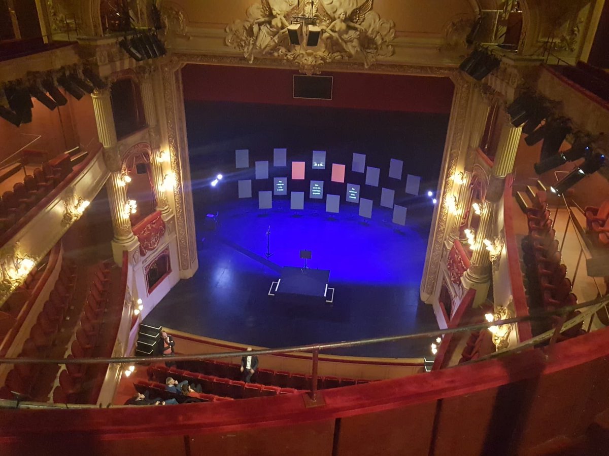 francoisp76000's tweet image. De la régie de ⁦@OperadeRennes⁩  pour une soirée privée, qui a permis à nos clients de découvrir les coulisses, l’atelier de couture mais aussi d’être le chef d’orchestre d’une chorale interactive légèrement narcissique ! Bravo à #sming #studiosuperbe