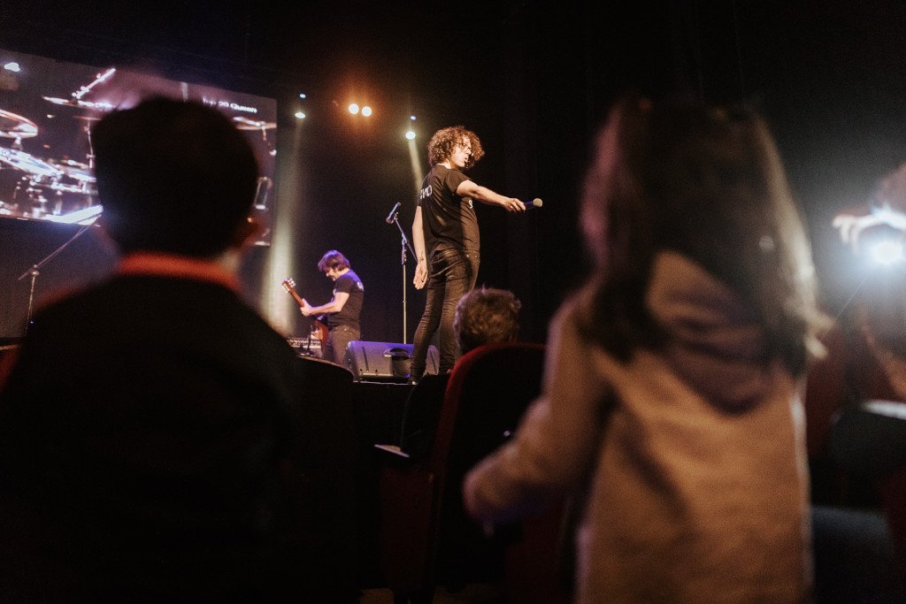 clubsmedia's tweet photo. ¡Empieza el fin de semana con buena música! Todavía llegas al estreno de la nueva temporada de El rock suena... en familia.

📍 Teatro Fígaro, 12:30h
🎟 https://t.co/jgXaqNujSD https://t.co/6OKS4GJNuu
